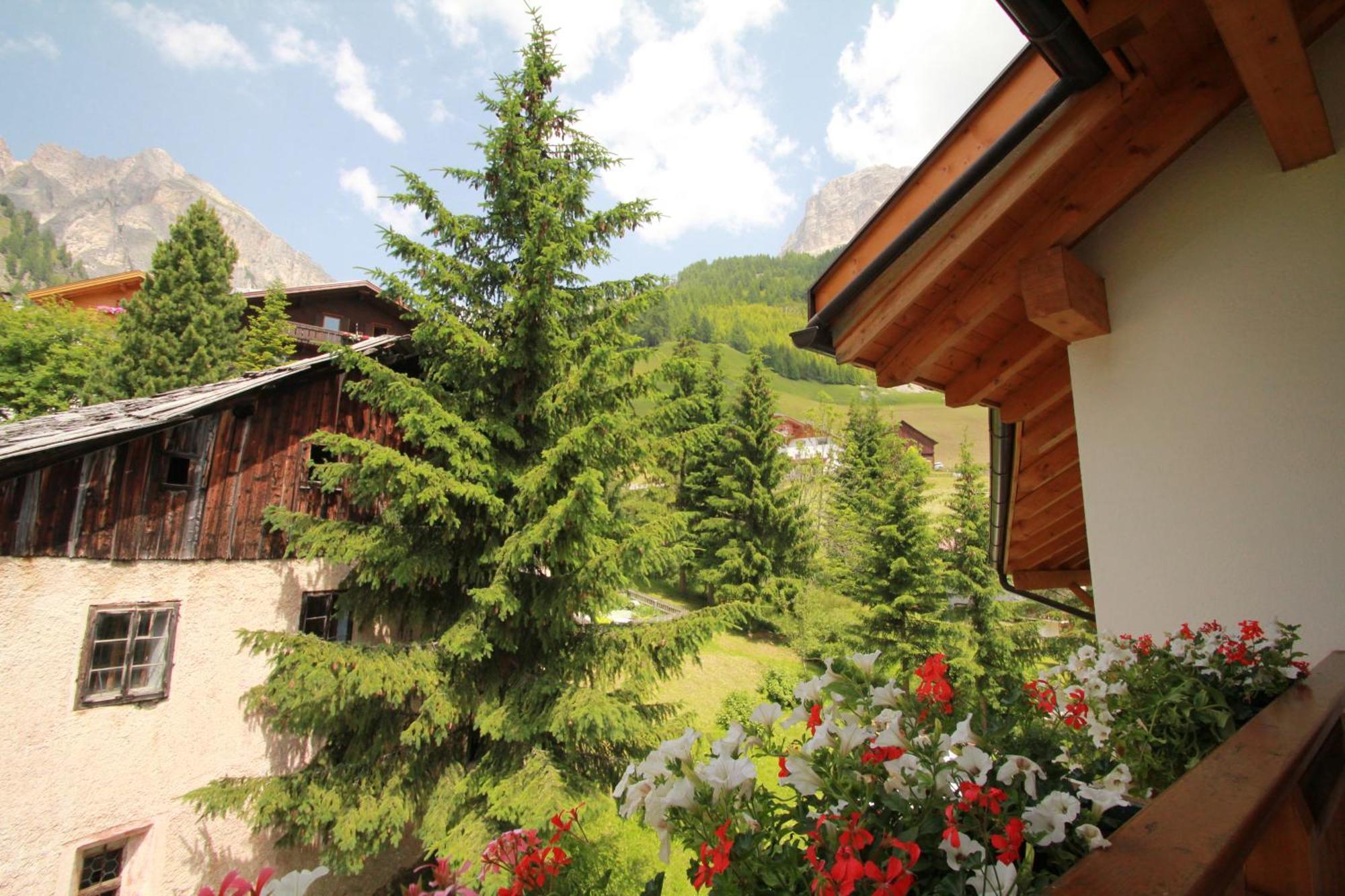Pension Merisana Corvara In Badia Exterior foto